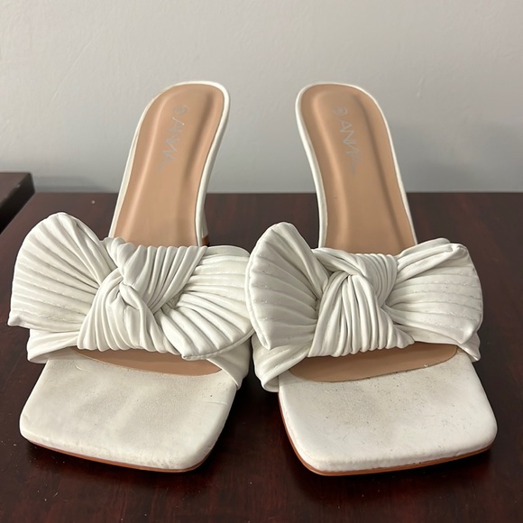 Shoes - Picture 1 of 4